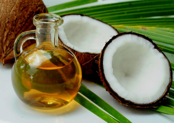 Полезные свойства масел кокосового ореха и миндаля