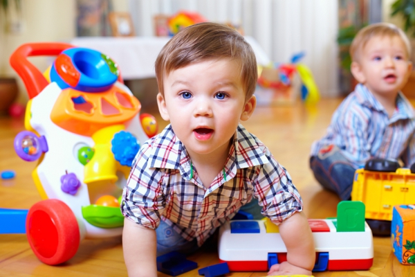 Активный малыш: какие игрушки и занятия ему понравятся?