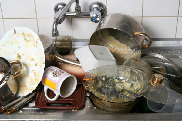 Маленькие хитрости: как быстро привести в порядок посуду