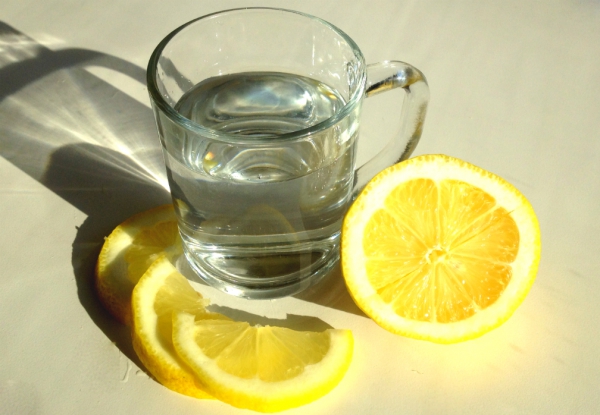 Вместо лекарств вода с лимоном