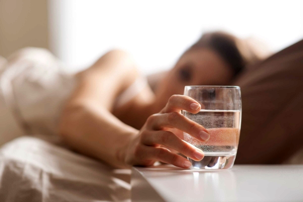 Пить воду на голодный желудок – полезно ли это?