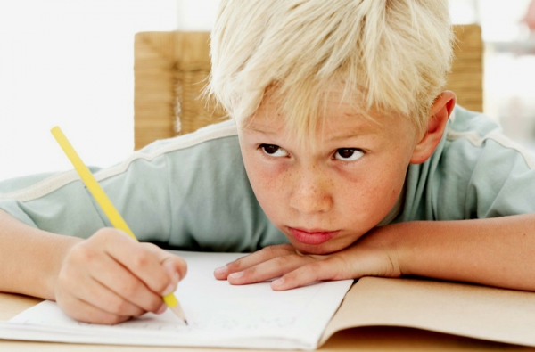 Нужно ли контролировать детей в выполнении домашних заданий?